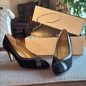 David Evins Italian leather vintage pumps